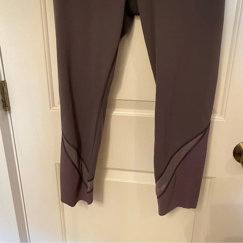LULULEMON PANTS LEGGINGS CAPRI CROPPED GRAY SHEER SCALLOP HEM SIZE 10